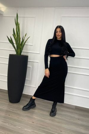 ΕΛΑΣΤΙΚΟ ΣΕΤ ΜΕ CROPPED ΤΟΠ ΚΑΙ ΜΑΞΙ ΦΟΥΣΤΑ ΜΕ ΣΚΙΣΙΜΟ