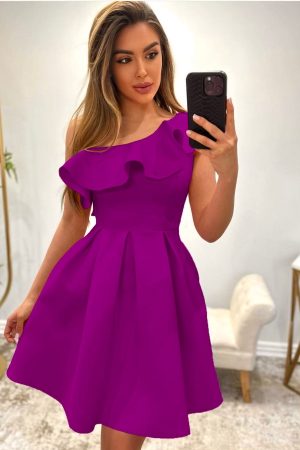 ΜΙΝΙ ΦΟΡΕΜΑ ΜΕ ΕΝΑΝ ΩΜΟ ΕΞΩ