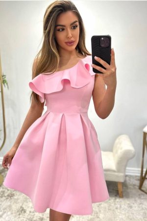 ΜΙΝΙ ΦΟΡΕΜΑ ΜΕ ΕΝΑΝ ΩΜΟ ΕΞΩ