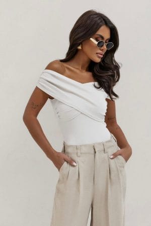 ΚΟΡΜΑΚΙ ΜΕ ΕΞΩ ΤΟΥΣ ΩΜΟΥΣ