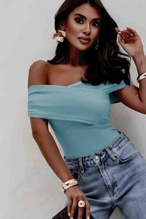 ΚΟΡΜΑΚΙ ΜΕ ΕΞΩ ΤΟΥΣ ΩΜΟΥΣ